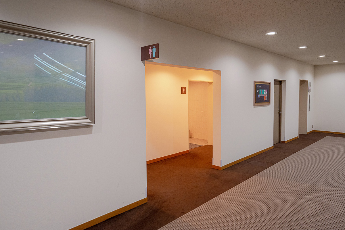 町屋斎場館内の化粧室